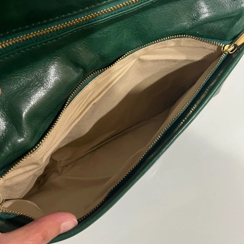 TORY BURCH DARK GREEN CLUTCH WITH GOLD CHAIN